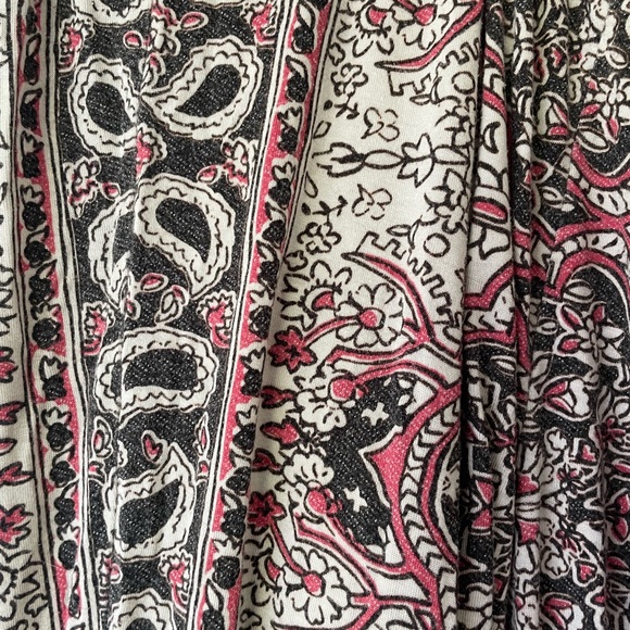 Billabong high waisted flair and pant. Paisley pink and blk print. Size small - Picture 2 of 3